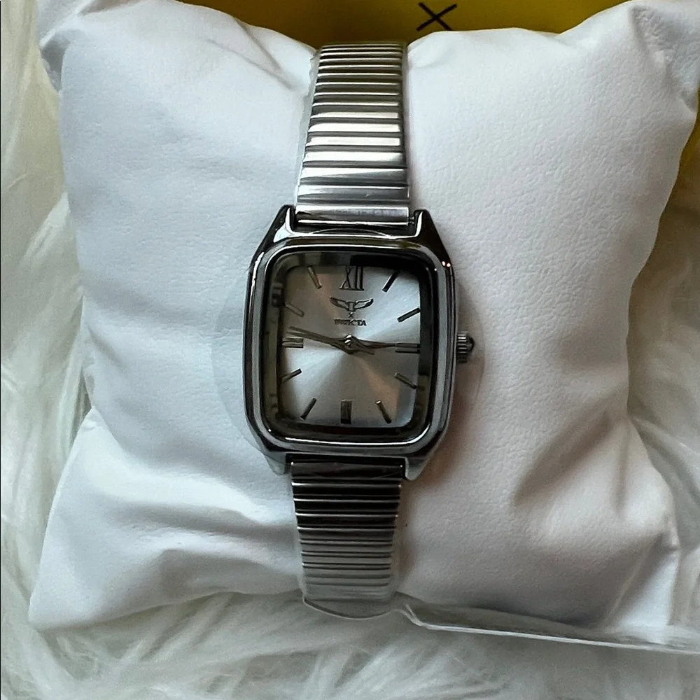 Invicta Silver Women display picture 1